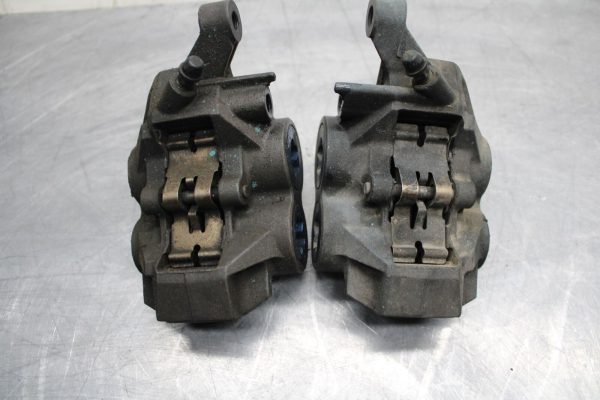 03-04 YAMAHA YZF R6  RIGHT LEFT FRONT BRAKE CALIPER SET PAIR CALIPERS BB481 - Image 9