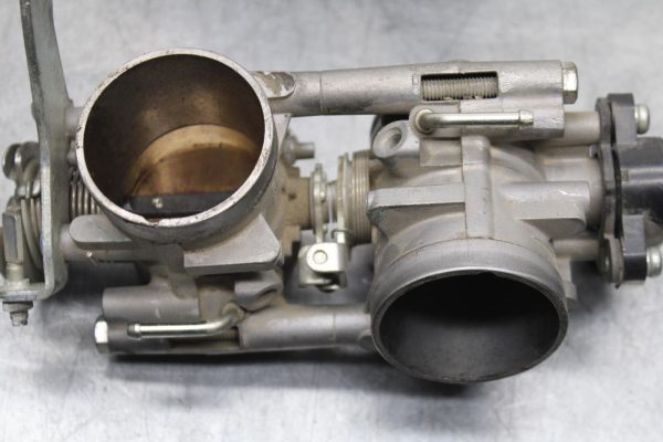 06-14 YAMAHA ROADLINER S XV1900S THROTTLE BODY BODIES BB619 - Image 3