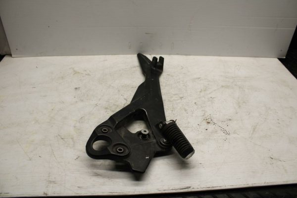 09 YAMAHA FZ6 LEFT REARSET REAR SET DRIVER FOOT PEG REST STOP BB295 - Image 3