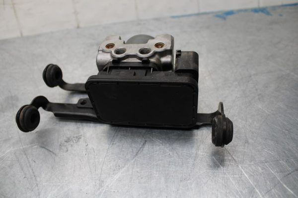 14-15 TRIUMPH STREET TRIPLE R ABS PUMP UNIT MODULE BB441 - Image 6