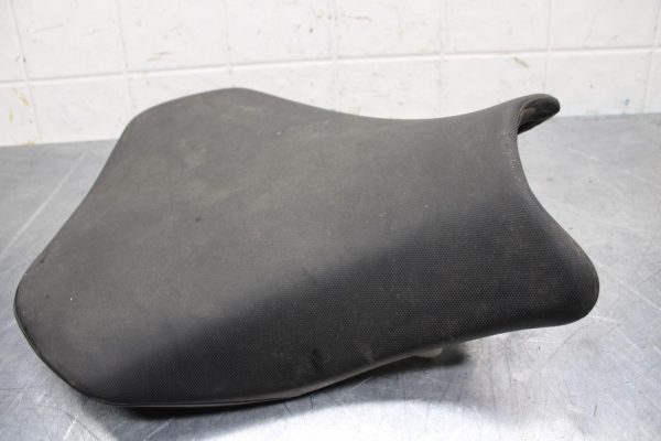 20 SUZUKI GSXR 1000 FRONT DRIVERS SEAT PAD SADDLE PILLION BB597 - Image 6