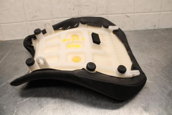 20 SUZUKI GSXR 1000 FRONT DRIVERS SEAT PAD SADDLE PILLION BB597 - Image 9