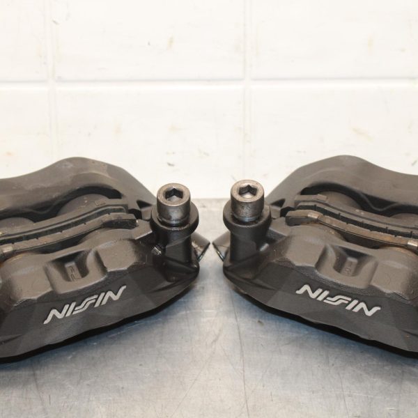 2009 Triumph Daytona 675 RIGHT LEFT FRONT BRAKE CALIPER SET PAIR CALIPERS BB584