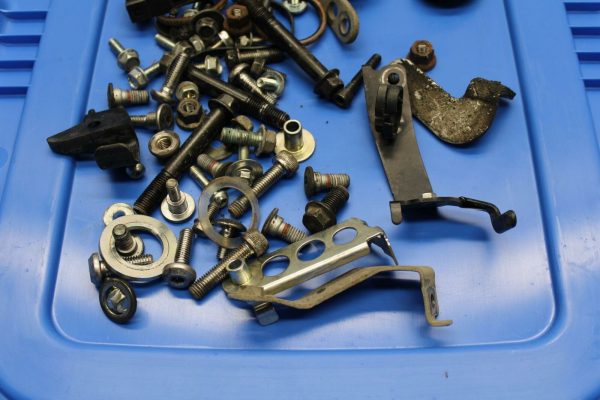 08-16 YAMAHA YZF R6 CHASSIS SUBFRAME ASSORTED MOUNTING BOLTS HARDWARE BB247 - Image 3