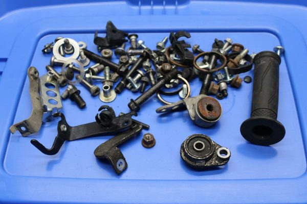 08-16 YAMAHA YZF R6 CHASSIS SUBFRAME ASSORTED MOUNTING BOLTS HARDWARE BB247 - Image 4