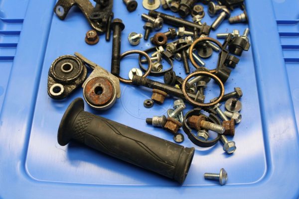 08-16 YAMAHA YZF R6 CHASSIS SUBFRAME ASSORTED MOUNTING BOLTS HARDWARE BB247 - Image 5