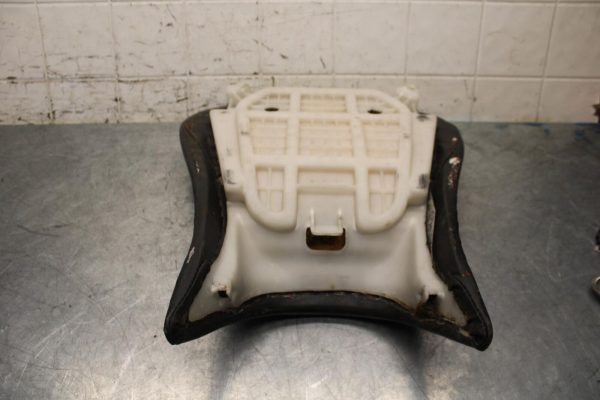 2000 Yamaha YZF R6 FRONT DRIVERS SEAT PAD SADDLE PILLION 5EB-24710-00-00 BB558 - Image 13