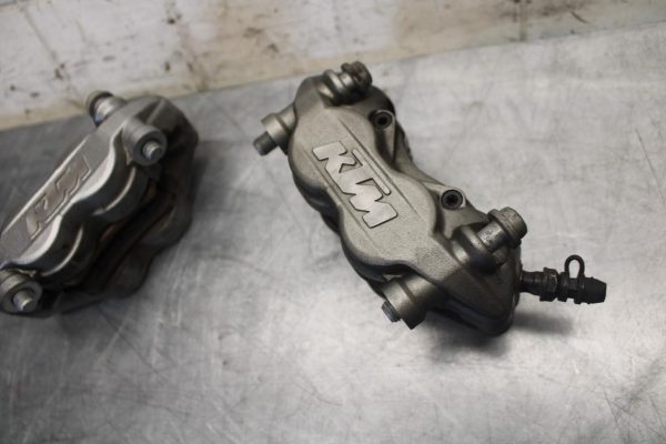 22 KTM 890 ADVENTURE   RIGHT LEFT FRONT BRAKE CALIPER SET PAIR CALIPERS BB514 - Image 4