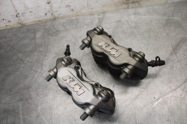 22 KTM 890 ADVENTURE   RIGHT LEFT FRONT BRAKE CALIPER SET PAIR CALIPERS BB514 - Image 7