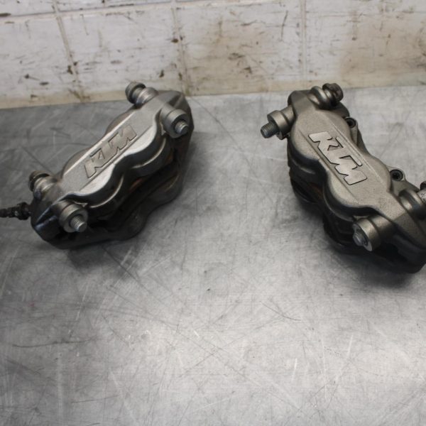 22 KTM 890 ADVENTURE   RIGHT LEFT FRONT BRAKE CALIPER SET PAIR CALIPERS BB514