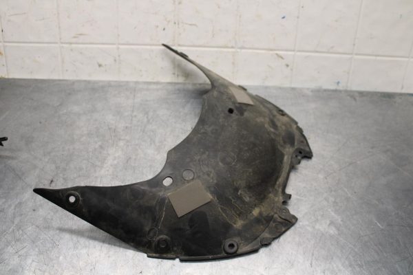 20 SUZUKI GSXR 1000 CENTER UNDER PANEL TRIM COWL BB597 - Image 15