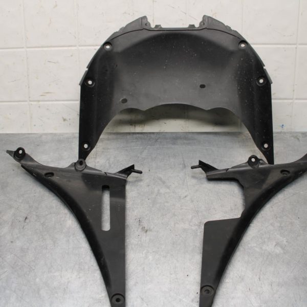 20 SUZUKI GSXR 1000 CENTER UNDER PANEL TRIM COWL BB597