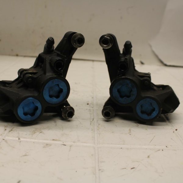 01-05 YAMAHA FZS1000 RIGHT LEFT FRONT BRAKE CALIPER SET PAIR CALIPERS BB10