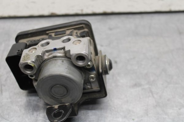 15-16 KAWASAKI EX300 ABS PUMP UNIT MODULE BB635 - Image 4