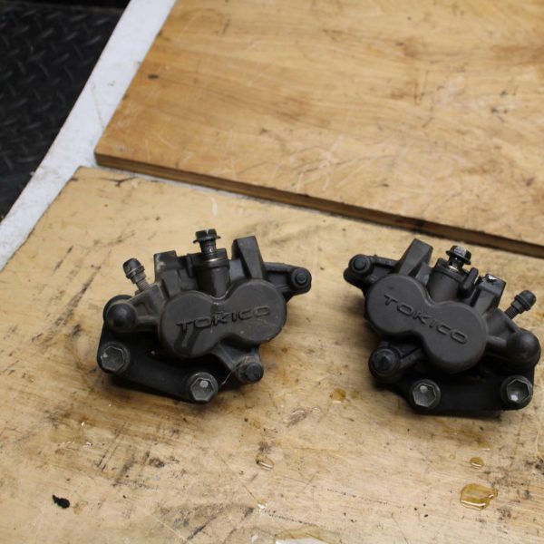 02-03 SUZUKI VSTROM 1000 RIGHT LEFT FRONT BRAKE CALIPER SET PAIR CALIPERS BB331