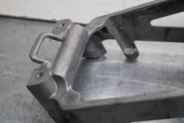 06-07 SUZUKI GSXR750 REAR SUBFRAME SUB FRAME 41211-01H00-YAP 41231-41G10 BB613 - Image 3