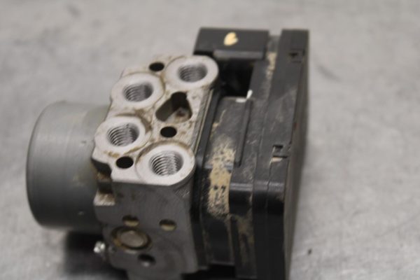 23-24 KAWASAKI NINJA ZX4R ABS PUMP UNIT MODULE BB638 - Image 7