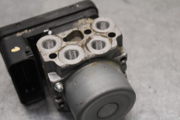 23-24 KAWASAKI NINJA ZX4R ABS PUMP UNIT MODULE BB638 - Image 8