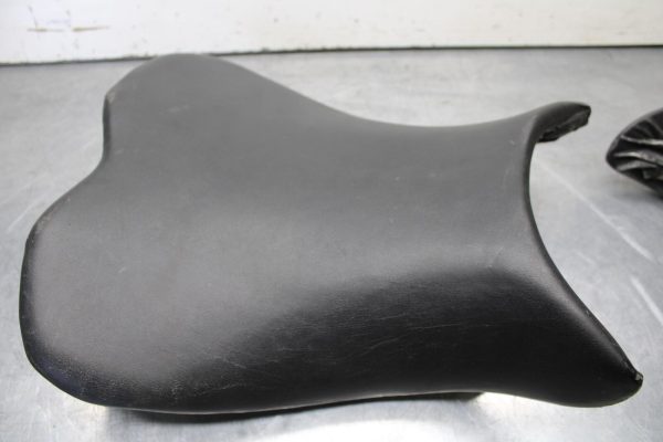 06-07 SUZUKI GSXR 600 FRONT DRIVERS SEAT PAD SADDLE PILLION BB621 - Image 5