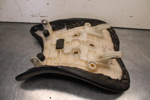 06-07 SUZUKI GSXR 600 FRONT DRIVERS SEAT PAD SADDLE PILLION BB621 - Image 7