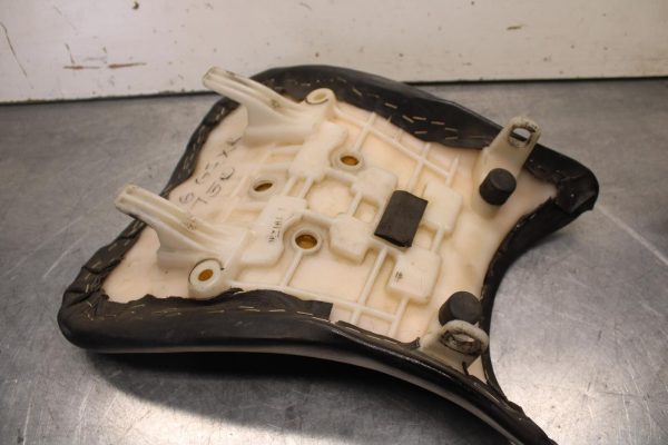 06-07 SUZUKI GSXR 600 FRONT DRIVERS SEAT PAD SADDLE PILLION BB621 - Image 9