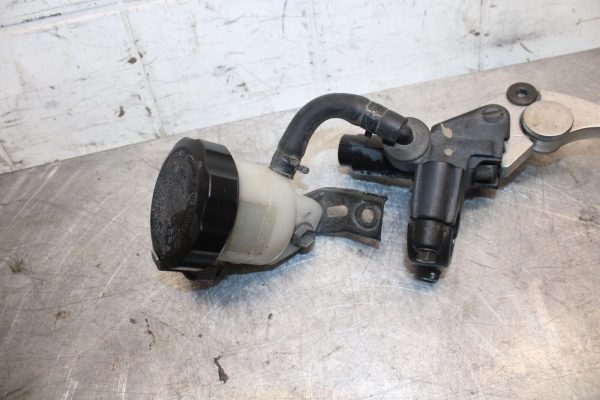 1998 Suzuki TL1000S FRONT BRAKE MASTER CYLINDER w/ LEVER BB508 - Image 3