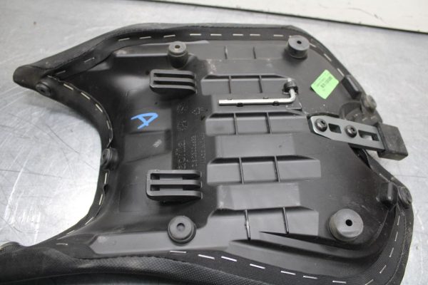 20-23 APRILIA RS660 FRONT DRIVERS SEAT PAD SADDLE PILLION BB611 - Image 14