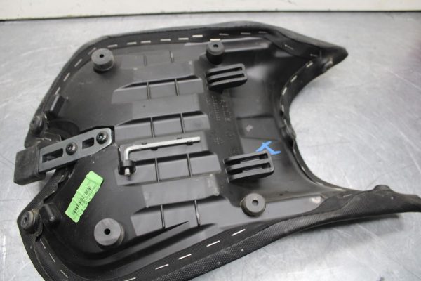 20-23 APRILIA RS660 FRONT DRIVERS SEAT PAD SADDLE PILLION BB611 - Image 10