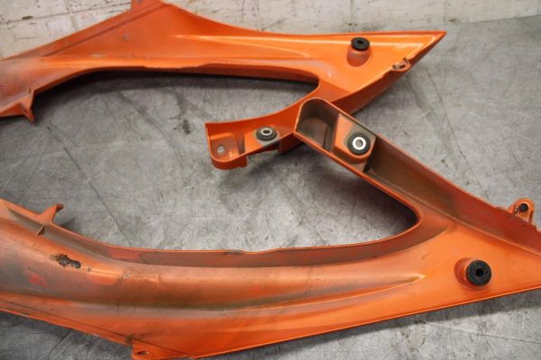 2009 Yamaha YZF R6  FRONT UPPER MID SIDE FAIRING COWL PLASTIC PAIR BB532 - Image 10