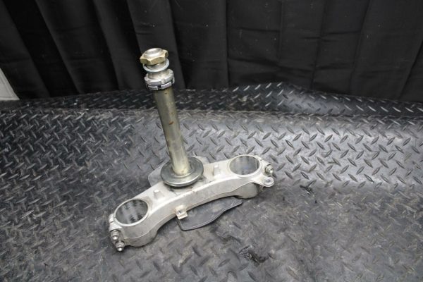 08-09 SUZUKI GSXR600 FRONT FORKS CLAMP LOWER TRIPLE TREE STEM 51410-01H10 BB204 - Image 3