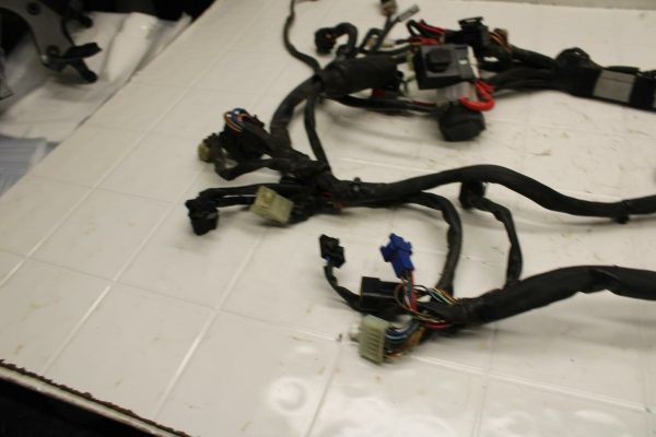 08-16 YAMAHA YZF R6 MAIN ENGINE WIRING HARNESS MOTOR WIRE LOOM BB406 - Image 9