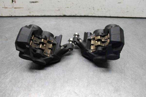 18-24 YAMAHA MT-07 RIGHT LEFT FRONT BRAKE CALIPER SET PAIR CALIPERS BB662 - Image 16