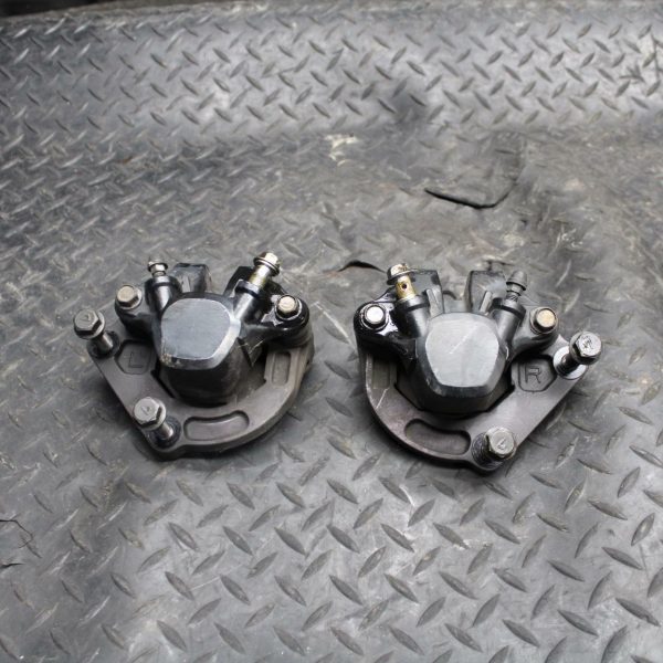 86 SUZUKI GS750ES RIGHT LEFT FRONT BRAKE CALIPER SET PAIR CALIPERS BB233