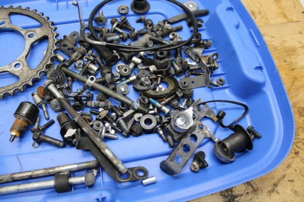 04-09 SUZUKI GS500F ENGINE MOUNTING BOLTS ASSORTED HARDWARE BB335 - Image 6