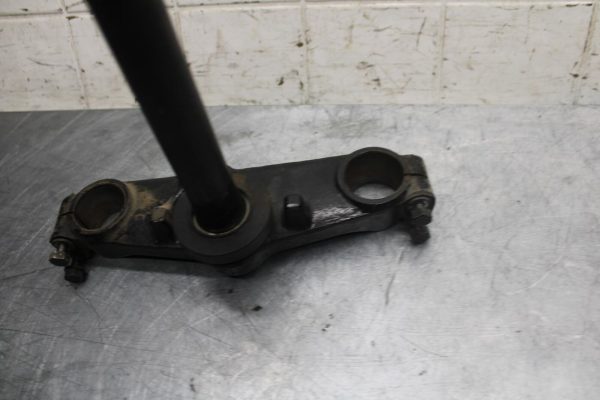 1981 Suzuki GS850G FRONT FORKS CLAMP LOWER TRIPLE TREE STEM BB37 - Image 4