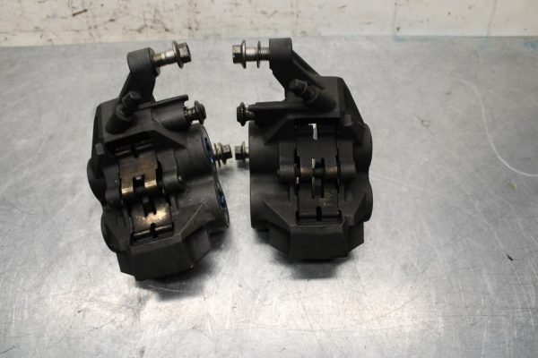 2001 Yamaha YZF R6 RIGHT LEFT FRONT BRAKE CALIPER SET PAIR CALIPERS BB68 - Image 8