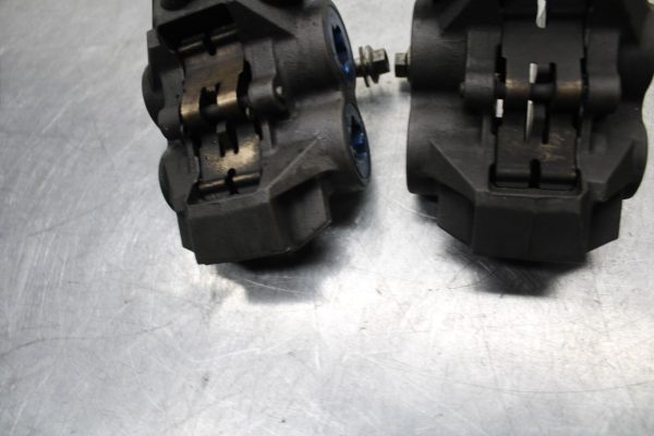 2001 Yamaha YZF R6 RIGHT LEFT FRONT BRAKE CALIPER SET PAIR CALIPERS BB68 - Image 10