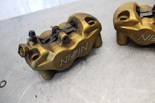 2006 Triumph Daytona 675 Triple  FRONT BRAKE CALIPER SET PAIR CALIPERS BB434 - Image 3