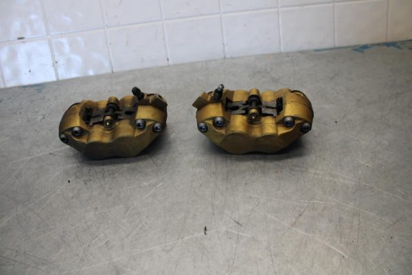 2006 Triumph Daytona 675 Triple  FRONT BRAKE CALIPER SET PAIR CALIPERS BB434 - Image 6