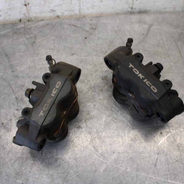 2011 Honda CBR600RR RIGHT LEFT FRONT BRAKE CALIPER SET PAIR CALIPERS BB520