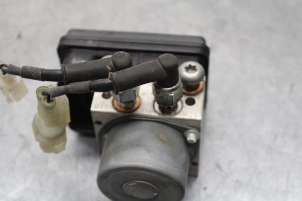 20-24 KTM 890  DUKE R ABS PUMP UNIT MODULE BB627 - Image 6