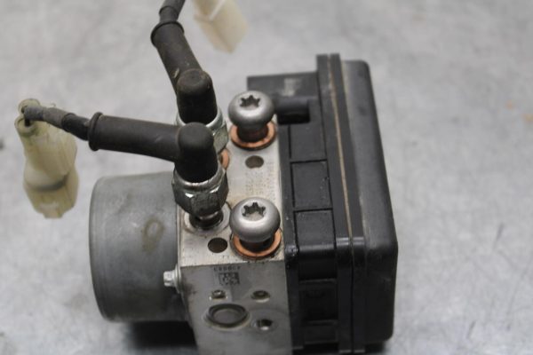 20-24 KTM 890  DUKE R ABS PUMP UNIT MODULE BB627 - Image 7