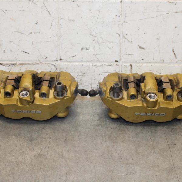 2004 Suzuki GSXR750 RIGHT LEFT FRONT BRAKE CALIPER SET PAIR CALIPERS BB70