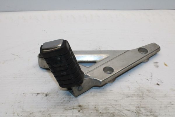 84-85 HONDA V30 MAGNA LEFT REAR PASSENGER FOOT STEP PEG BB251 - Image 3